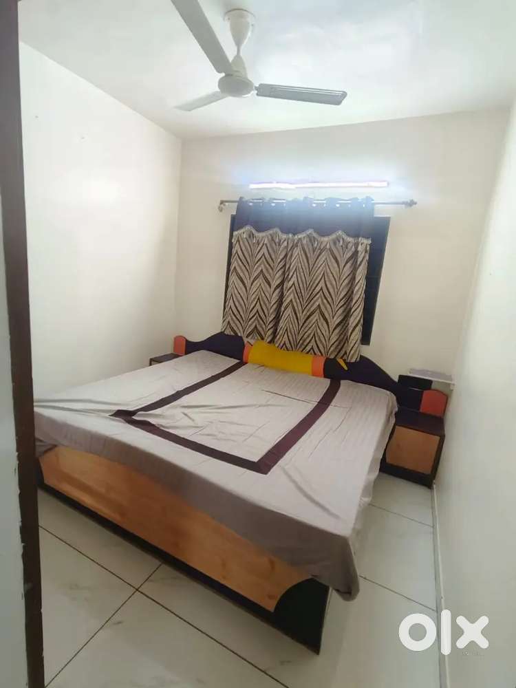 1 BHK
950 Sq ft area

Fully Furnished
Packed Society