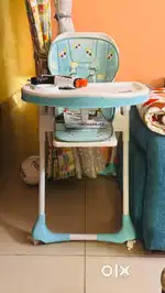 Kids feeding table