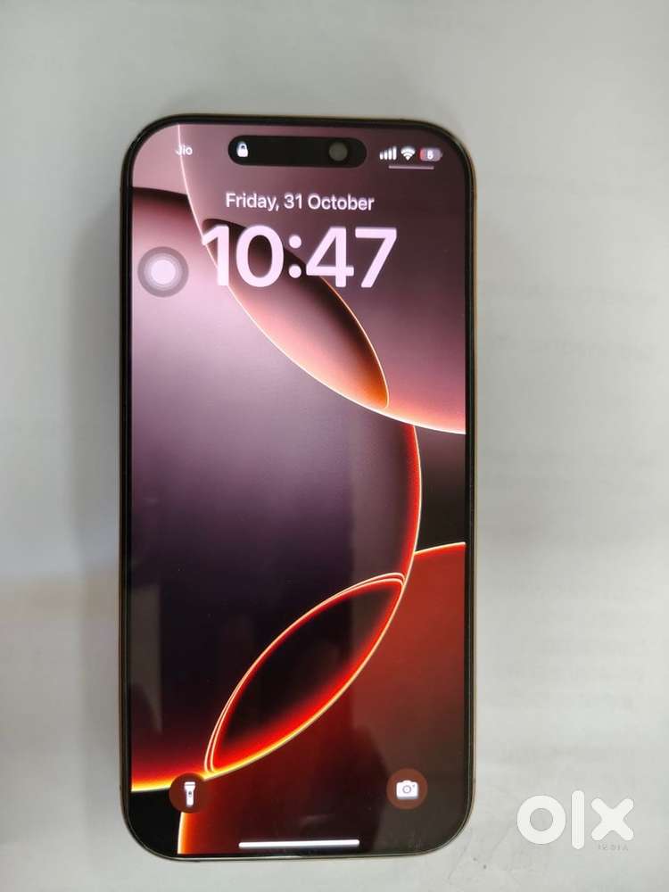 iPhone 16 Pro 128gb desert  titanium one month, use 29 cycle count