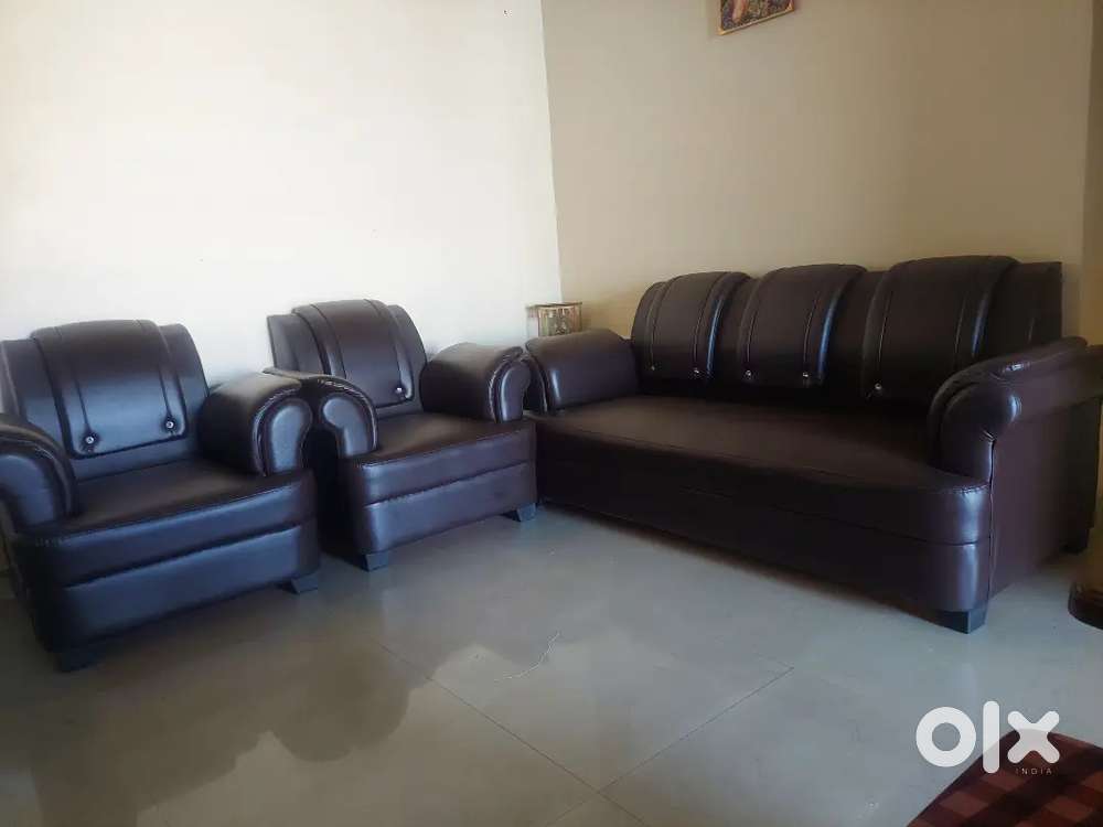 Sofa set 3+1+1 and center table