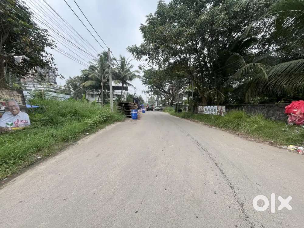 39CENT WATER FRONTAGE COMMERCIAL LAND PLOT FOR SALE AT VYTTILA