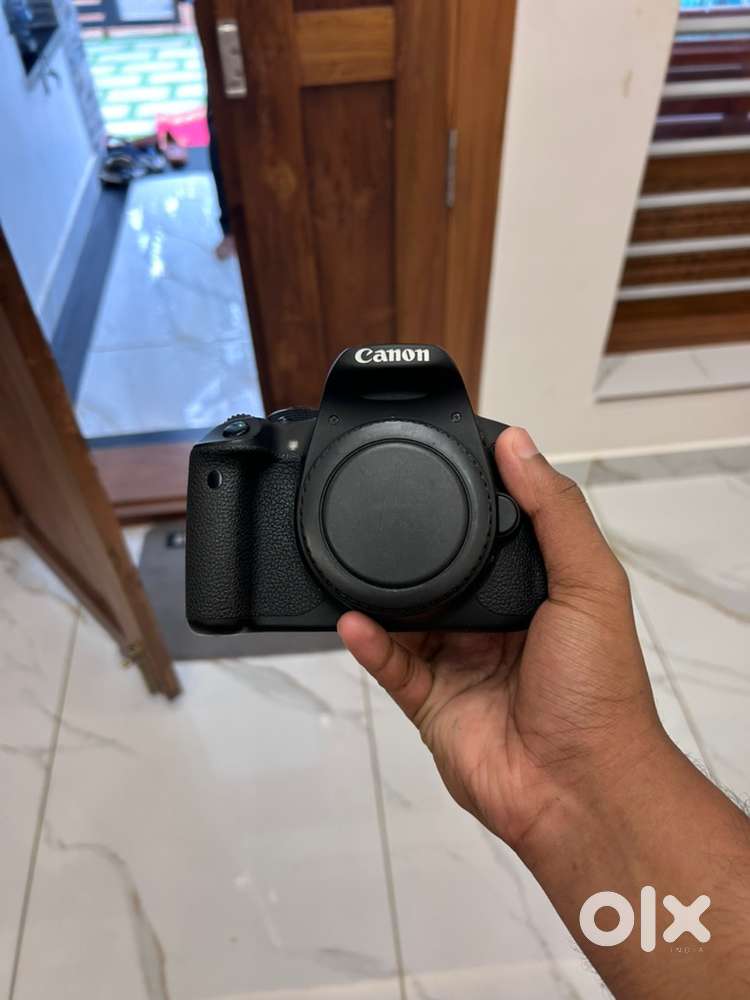 CANON 750D+50mm 1.8 prime lens+18-55mm zoom lense+battery+charger+2sd
