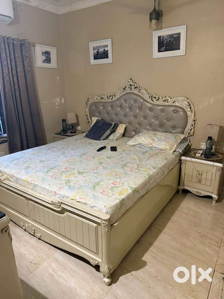 KING SIZE CARVING BED WITH , SIDE , TV CABINET AND MIRROR