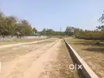 गेटेड सोसाइटी में आवासीय प्लॉट्स उपलब्ध हैं