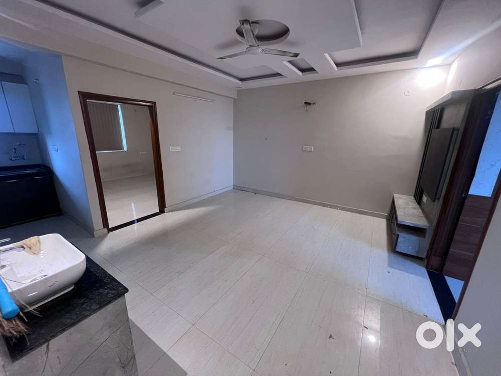 2 BHK SEMI FURNISHED FLAT AVAILABLE FOR RENT