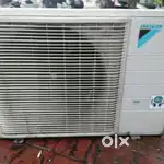 Daikin AC 1.5 ton. Chalta hua AC utara tha aisi rakha he jabse