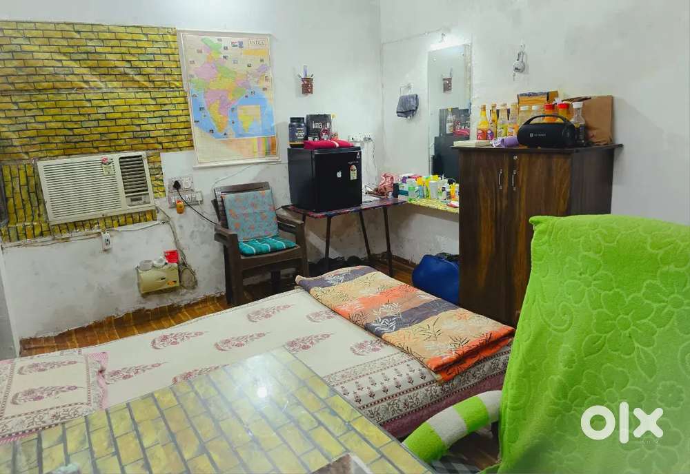 Free Room No Rent , (Ad pura Padhe)