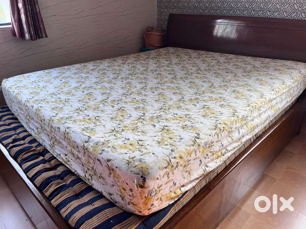 Wakefit Orthopaedic Memory foam mattress with protector and cover