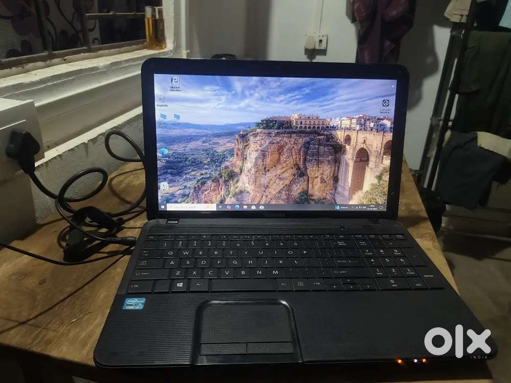 Toshiba core i3 Laptop