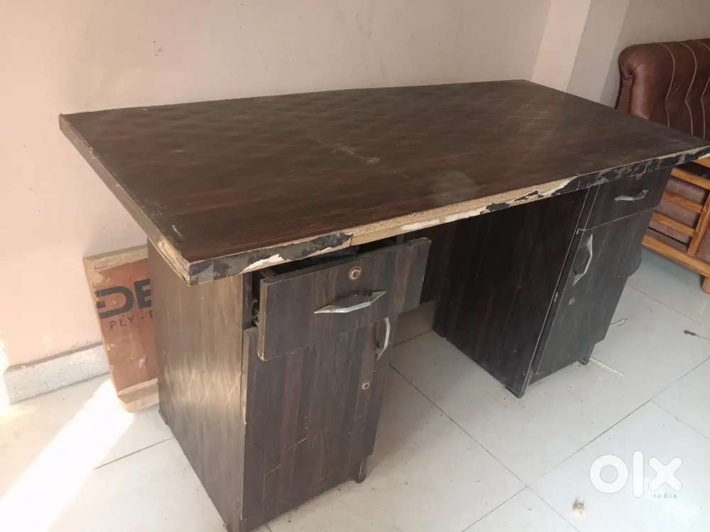 Computer table/counter