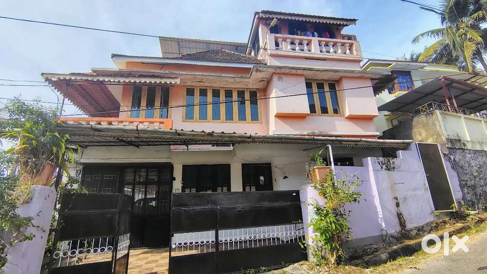1st floor of the house is for renting kesava nair road