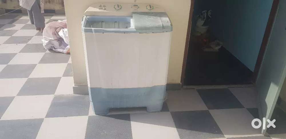 Onida 7.2kg washing machine 2 5 years old