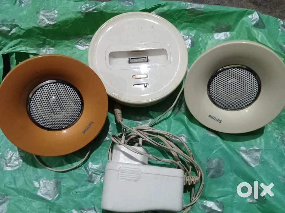 RARE - PHILIPS SBD6000 iPod STEREO SPEAKERS WITH THE DOCK STATION