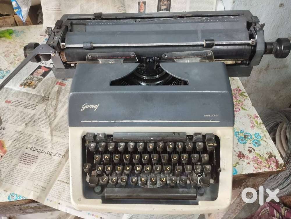 GODREJ ENGLISH TYPEWRITER