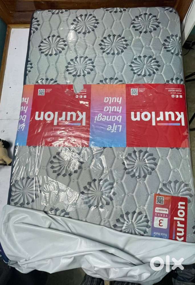 Kurl On 5 inch mattress 4 * 6 with fitted sheet worth of 1500