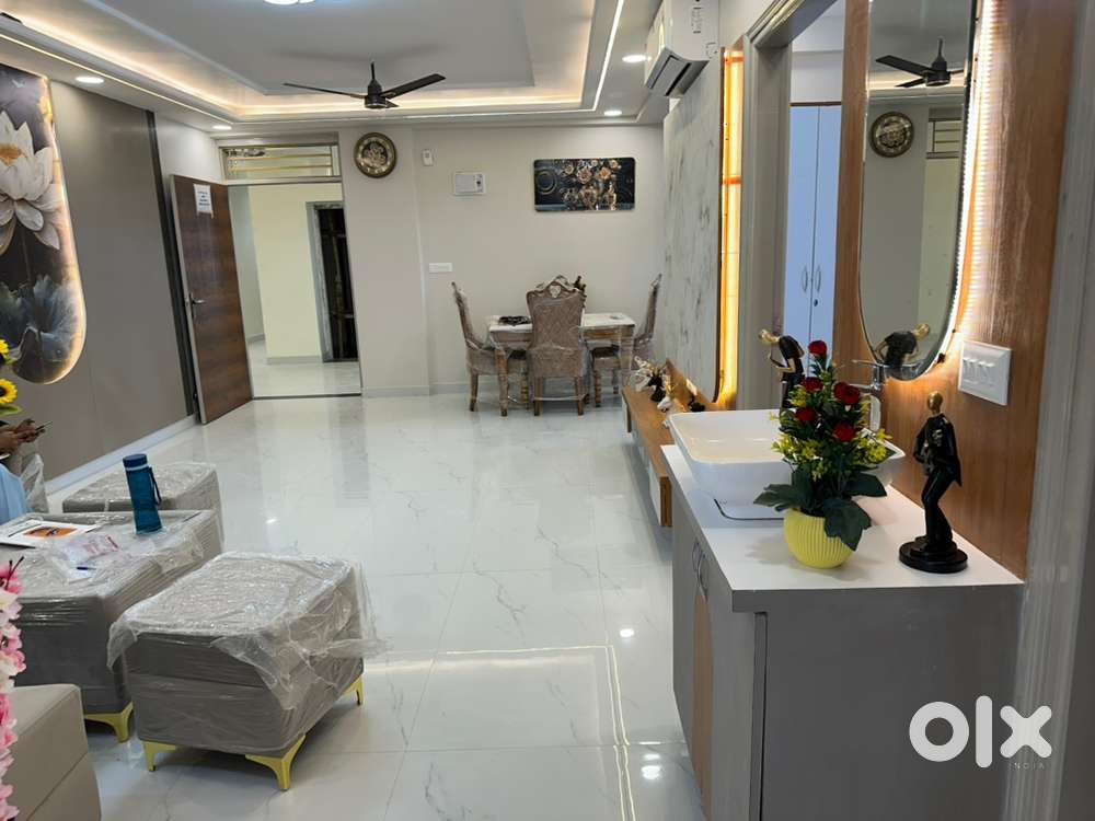 Flat good location near park school hospital