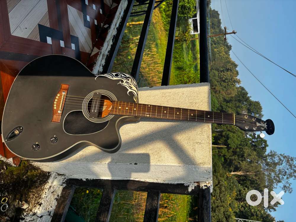 Givson semi acoustic guitar