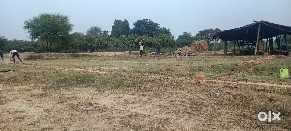 Airport se kaushambi road pr le residential plot