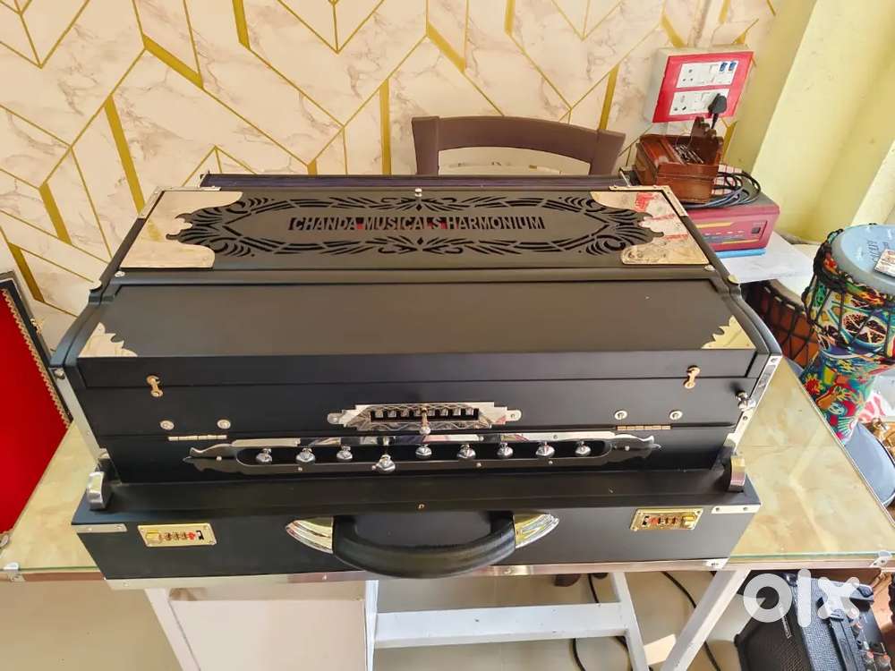 Premium Scale Changer Harmonium – German Reeds – New Condition