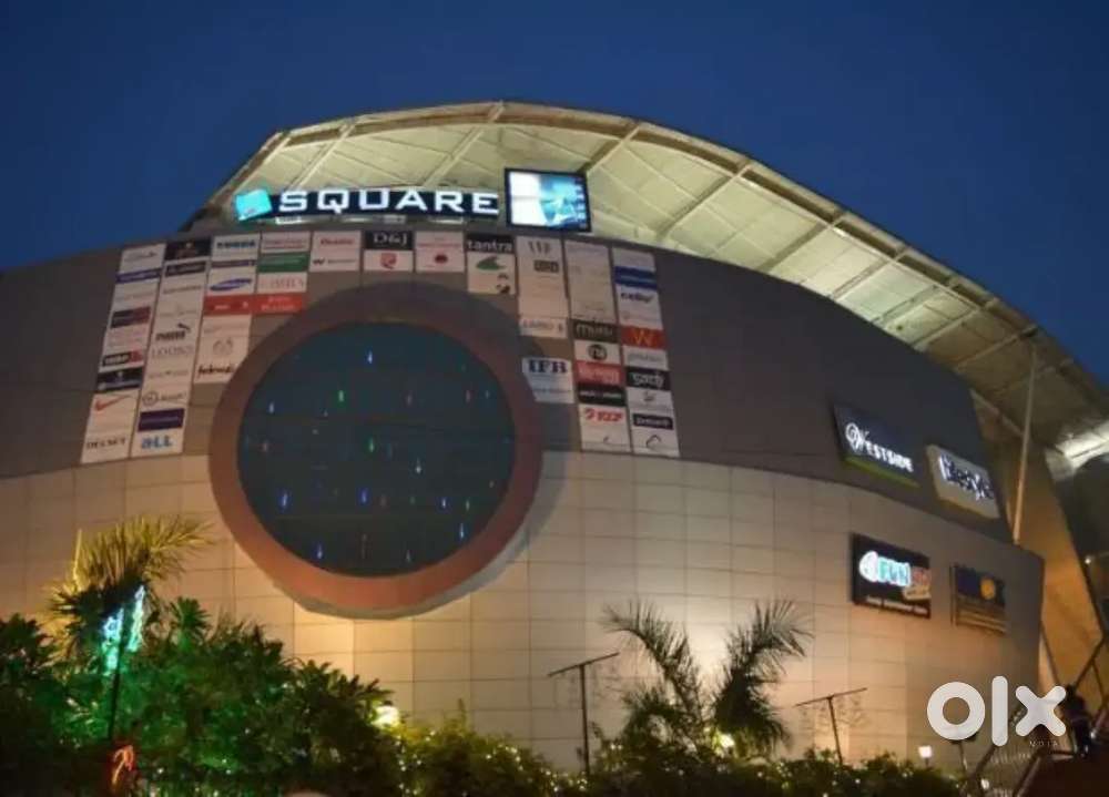 लड़के--लड़कियों की  Z SQUARE MALL  में आवश्यकता है।