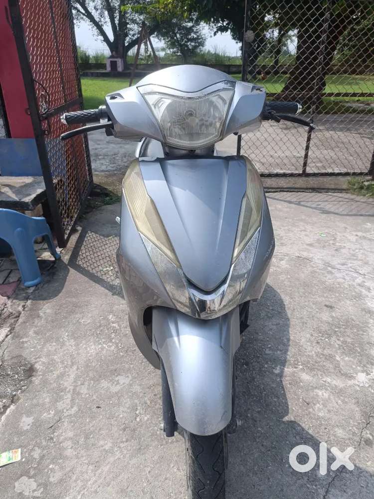 Scooty bilkul ok h bss side me se thodi kreck h