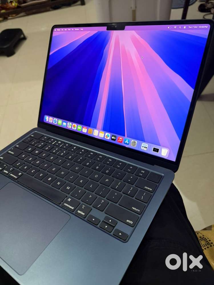 MacBook Air M2 8GB 256GB Under Warranty with AppleCare Plus