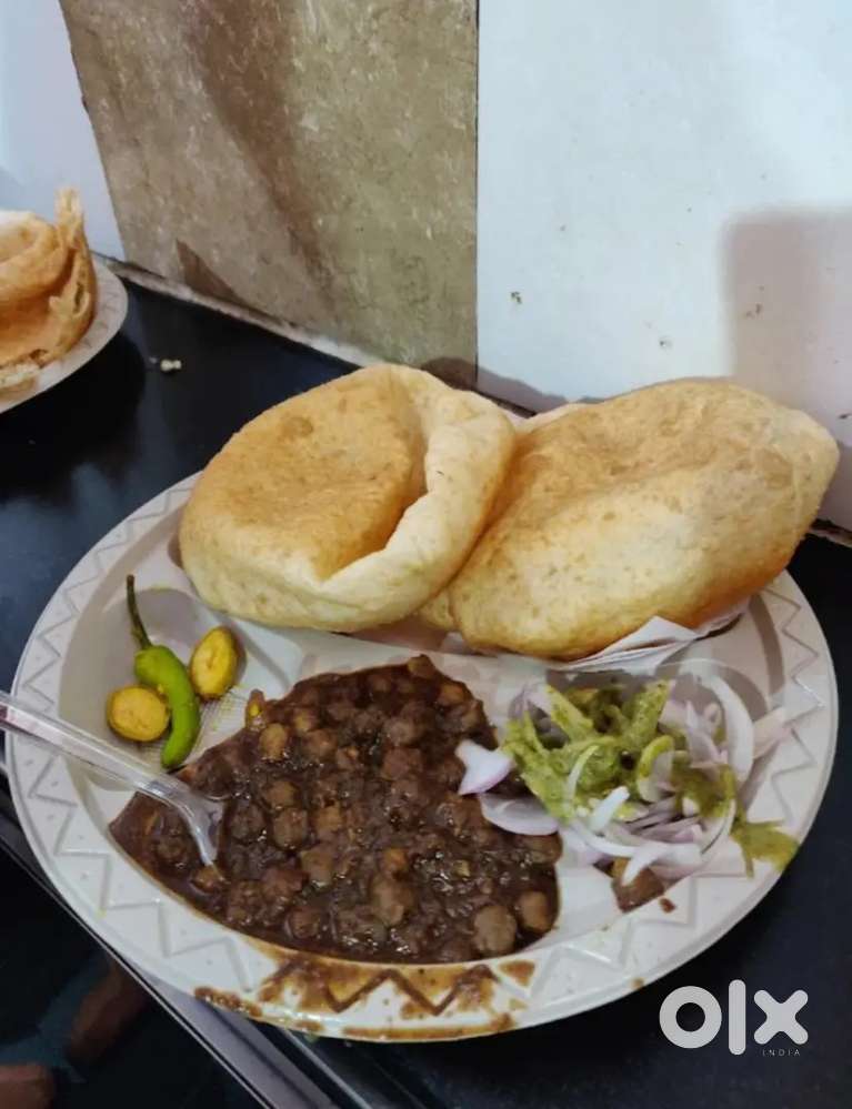 Urgent chahiye Cholle Bhature cook