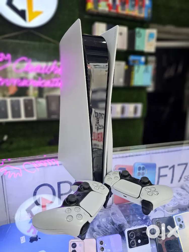 PS 5 BRAND NEW ONE YEAR OLD BUT NOT USED WITH 5000rs CONTROLLER FREE