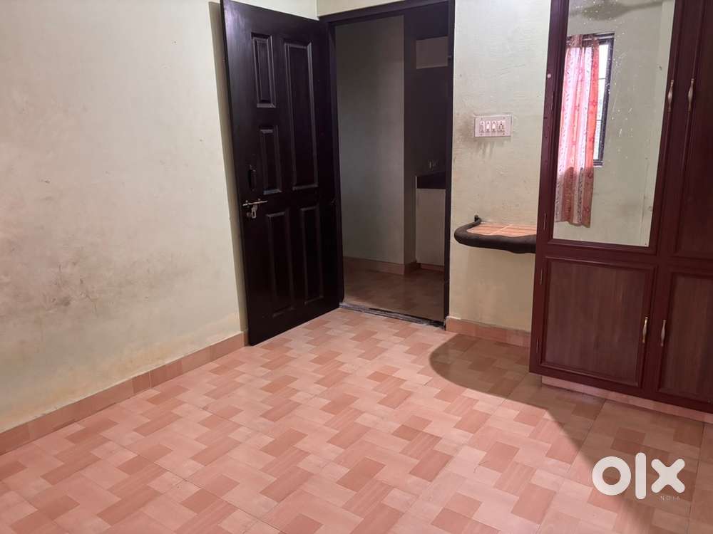 Need  female  flatmate to share for 2 bhk apartment.