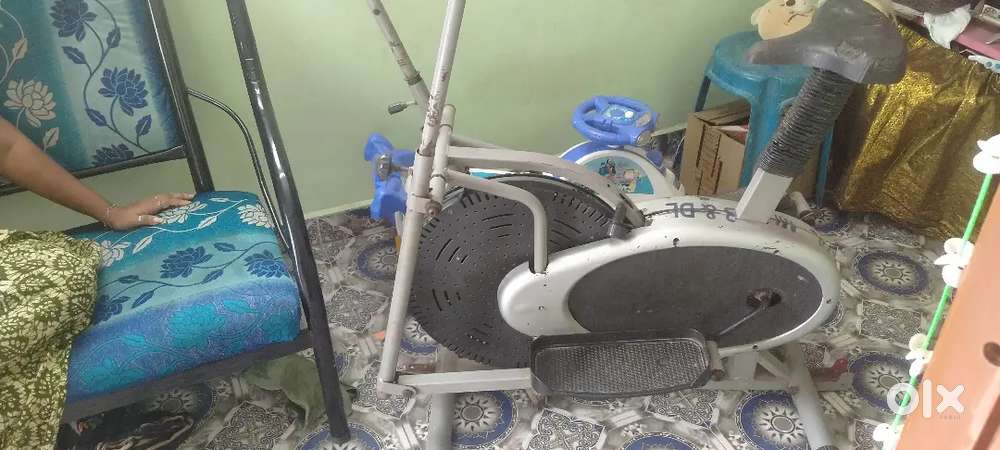 TV GYM CYCLE MICROWAVE OVEN HOUSEHOLD ITEMS movinout sale