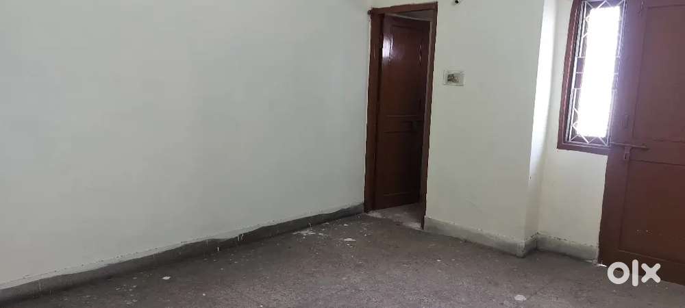 2bhk 3rd floor independent flat with out lift available for sale