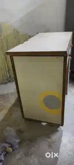 Multi purpose. Use.   Table.  Use as a repairing counter .Study.