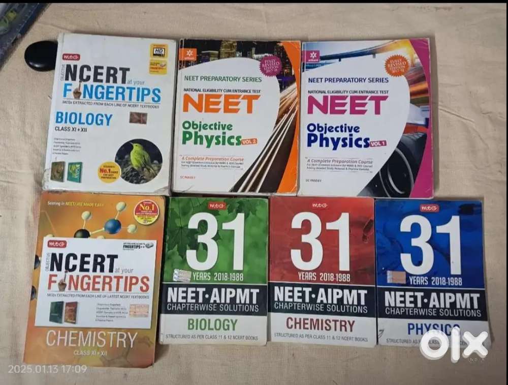 Complete neet preparation books with Biology NCERT