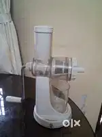 Fruit juicer