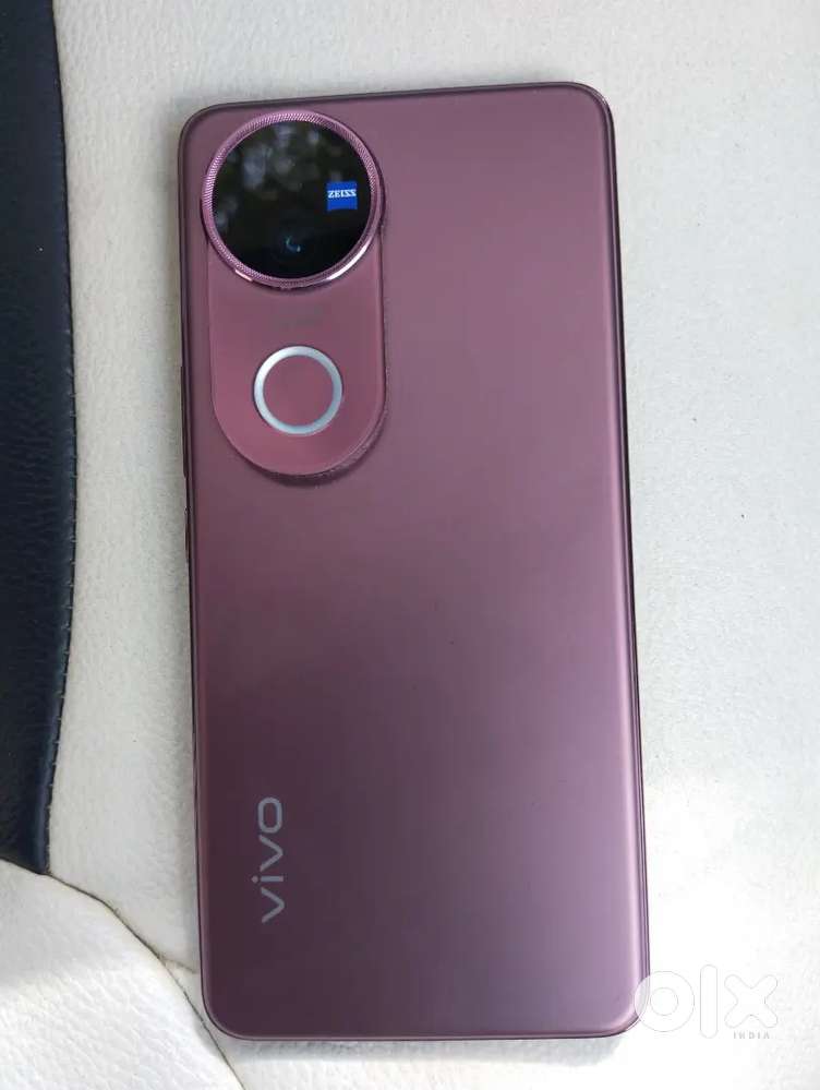 Vivo v50 5g 4 manth old original charger whith box