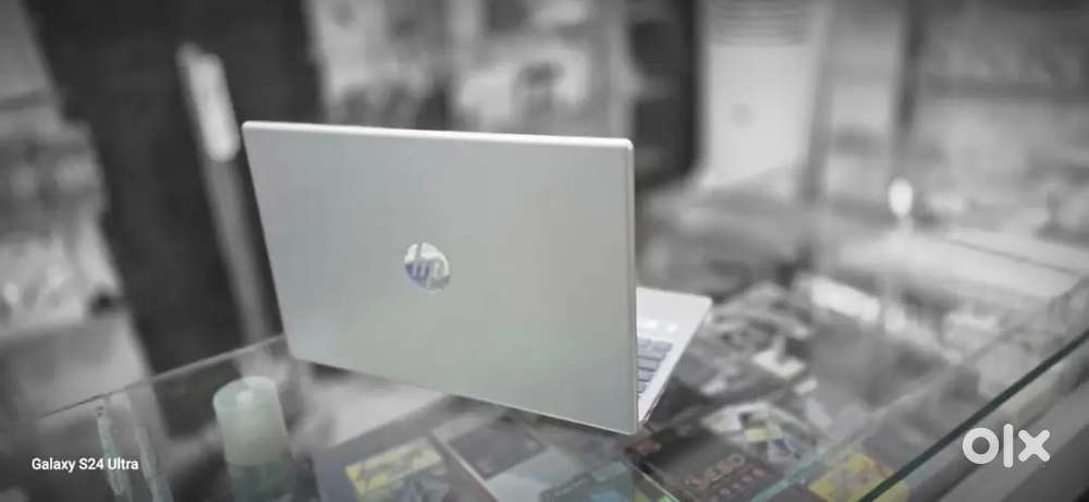 Laptop hp 8/512 i3