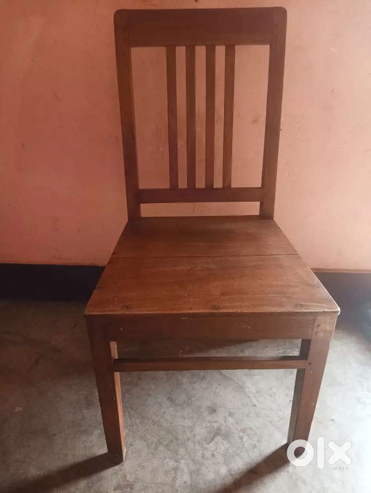 2 Wooden chair and fan