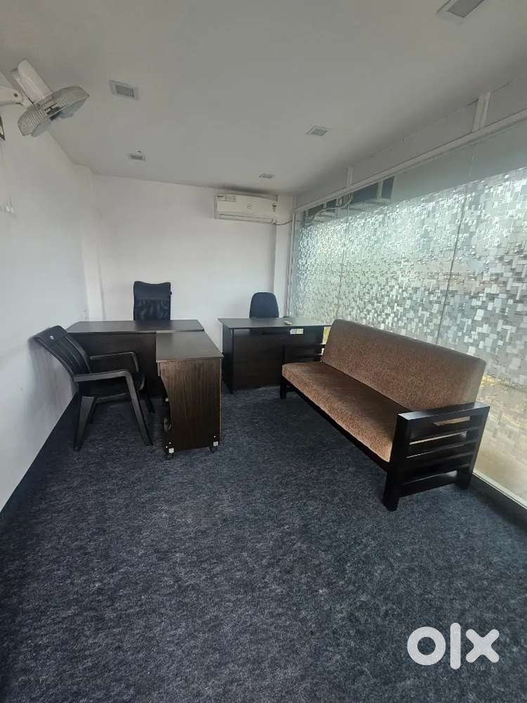 തൃശ്ശൂർ പടിഞ്ഞാറെ കോട്ട സമീപം  150 sqft ac ഫുൾ ഫർണിച്ചർ ഓഫീസ് മുറി