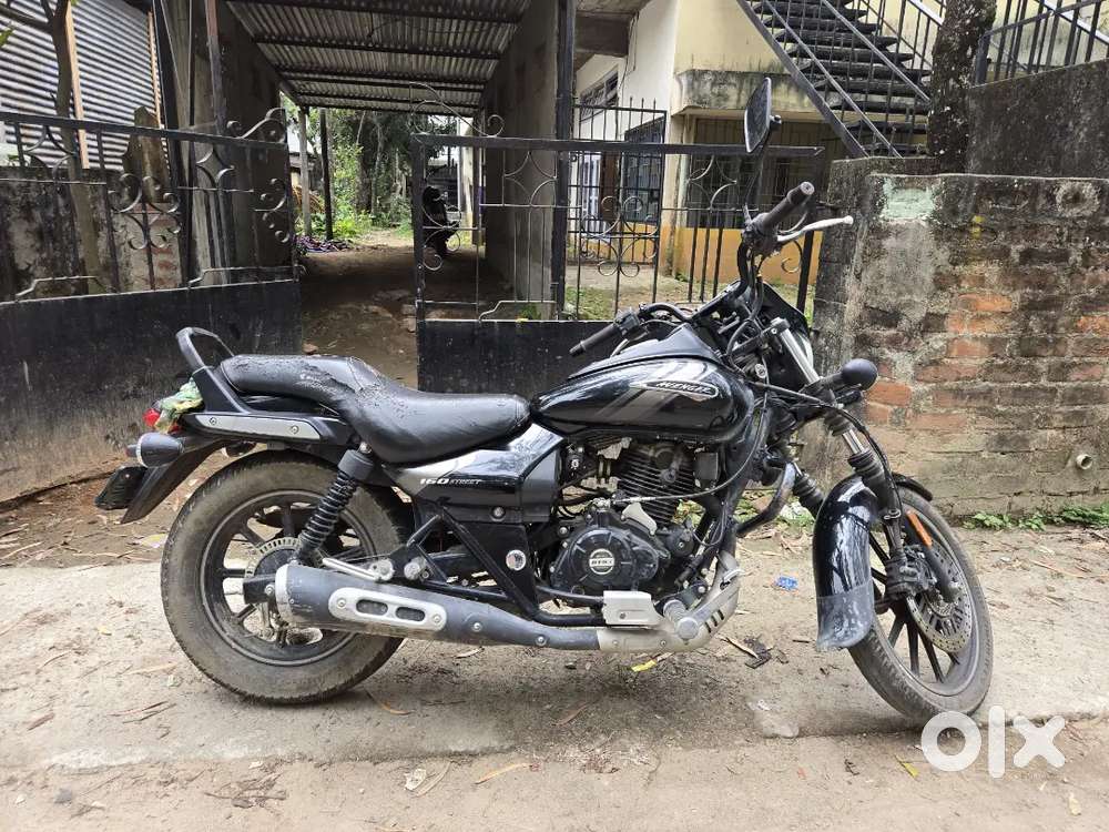 Avenger 160 for sale in showroom condition