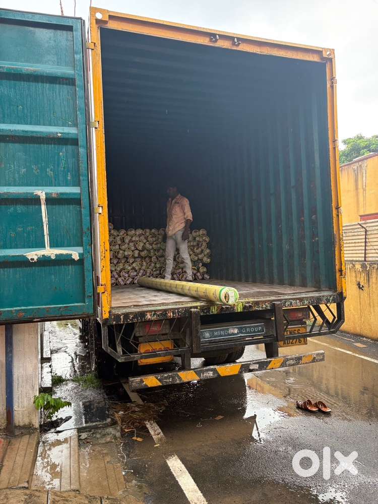 LOADING AND UNLOADING STAFF