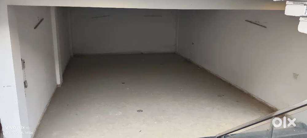 Lower ground shop ready to move fully loaded