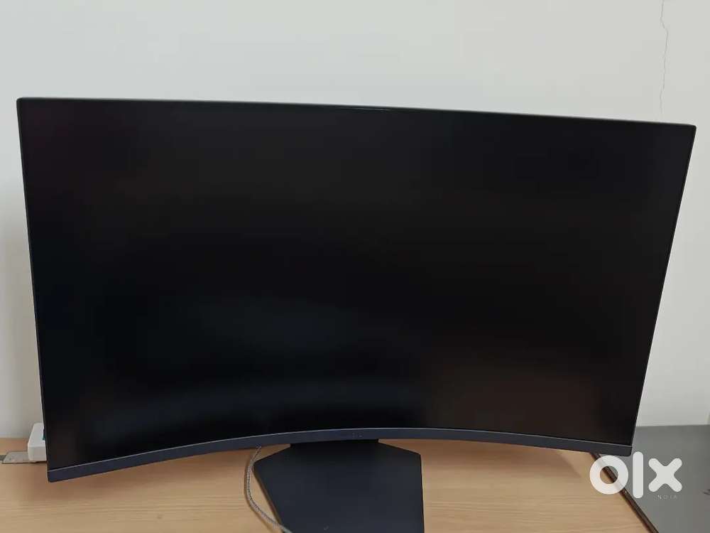 LG 32-inch QHD Curved Gaming Monitor – 180Hz  1ms  Like New Condition