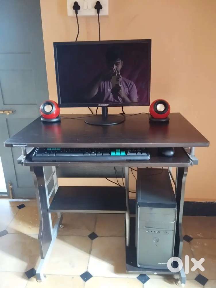 Computer with Desk in 15000