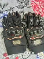Hand gloves