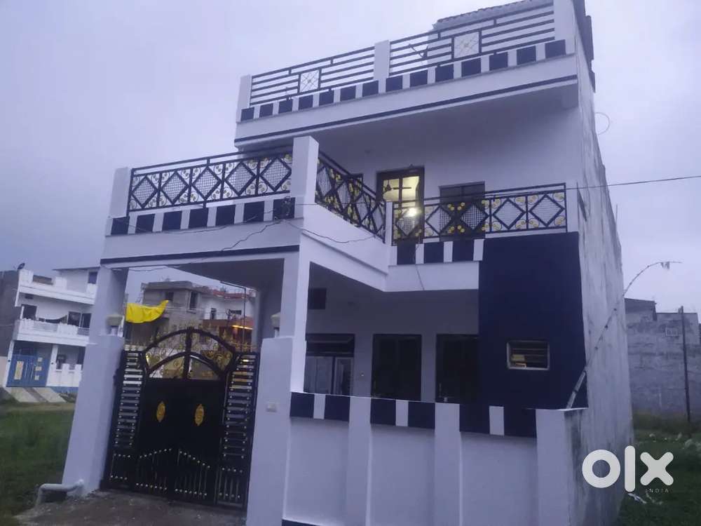 Get 2 room in 7000 and 1 room in 3500 TN public school Padri Bazar