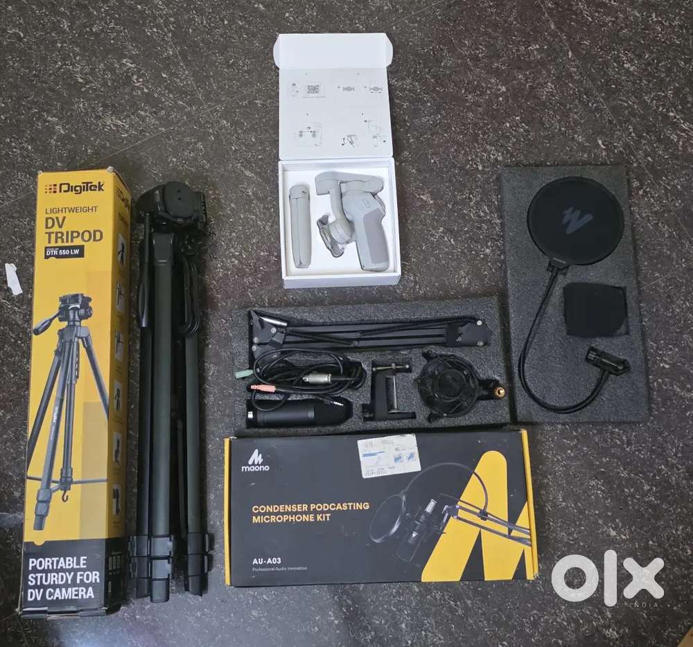 Gimbal, Tripod & Dubbing Microphone