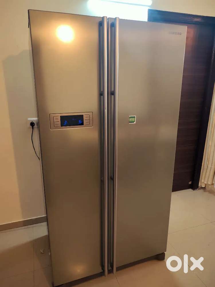 Samsung 674 Litre inverter model side by side Refrigerator