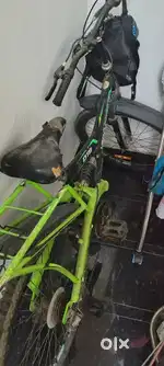 all condiion ok hai bus back tiar pincher hai all ok