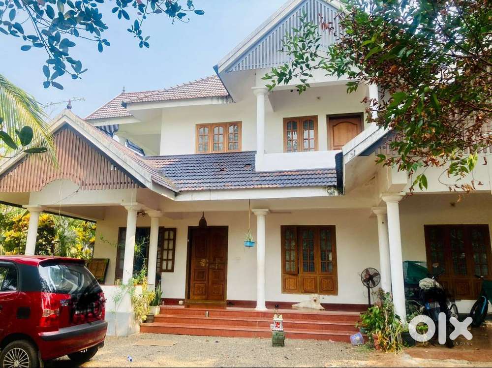 HOUSEFOR SALE IN PARAKULAM