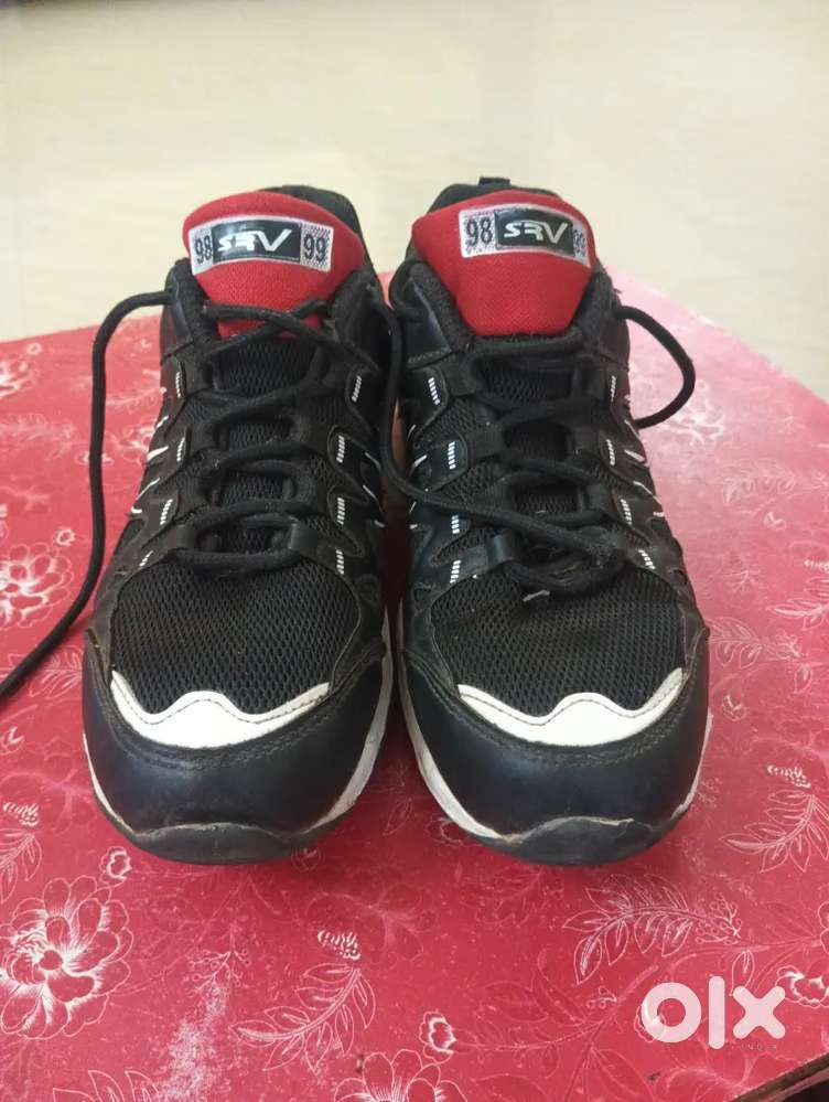 Sports shoes , shoes